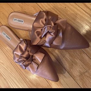 Brand new size 10 cape robbin bow flats